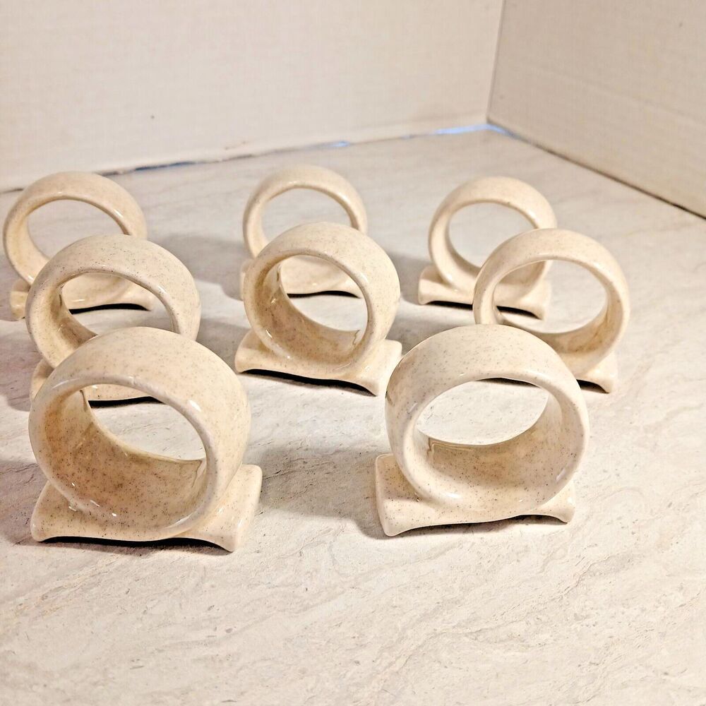8 Mikasa Ex-100 Made in Japan Napkin Rings, Garden Club Day Dream Cream Color.